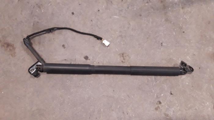 Rear gas strut, right from a BMW 3 serie Touring (F31) 318d 2.0 16V 2013