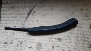 Used Rear wiper arm BMW 3 serie Touring (F31) 318d 2.0 16V Price on request offered by Autodemontage Joko B.V.