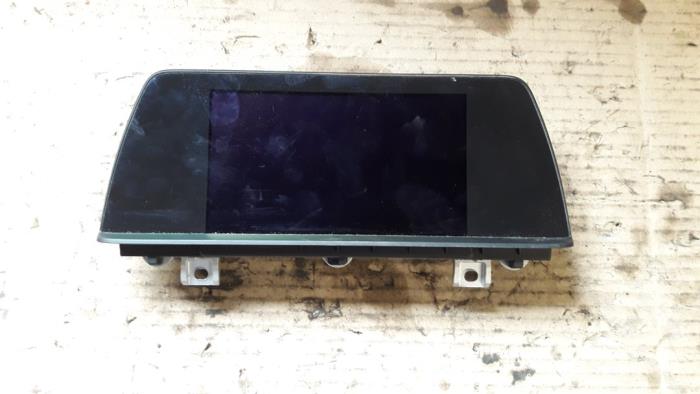 Begagnade Innerdisplay BMW 3 serie Touring (F31) 318d 2.0 16V Pris på förfrågan erbjuds av Autodemontage Joko B.V.