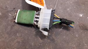 Used Heater resistor Opel Corsa C (F08/68) 1.2 16V Price on request offered by Autodemontage Joko B.V.