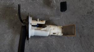 Usados Bomba eléctrica de combustible Daihatsu Cuore (L251/271/276) 1.0 12V DVVT Precio de solicitud ofrecido por Autodemontage Joko B.V.