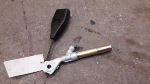 Used Seatbelt tensioner, right Renault Clio II (BB/CB) 1.6 16V Price on request offered by Autodemontage Joko B.V.