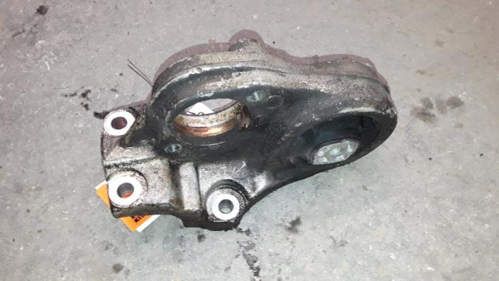 Engine mount from a Peugeot Partner Combispace 1.6 HDI 90 16V 2006