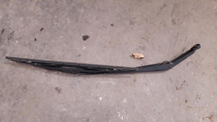 Front wiper arm from a Daewoo Kalos (SF48) 1.2 2004