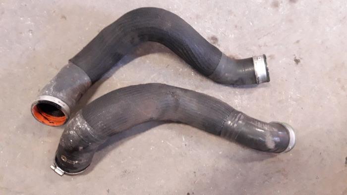 Gebrauchte Intercooler Schlauch Chrysler 300 C 3.0 CRD V6 24V Preis auf Anfrage angeboten von Autodemontage Joko B.V.