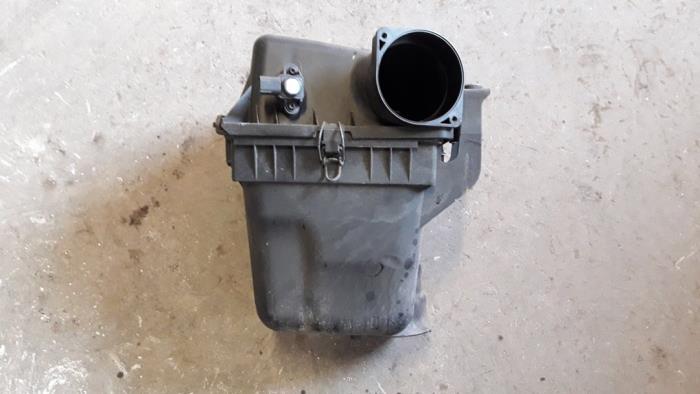 Gebrauchte Luftfiltergehäuse Chrysler 300 C 3.0 CRD V6 24V Preis auf Anfrage angeboten von Autodemontage Joko B.V.
