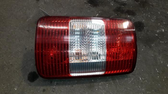 Taillight, right from a Volkswagen Caddy III (2KA,2KH,2CA,2CH) 2.0 SDI 2004