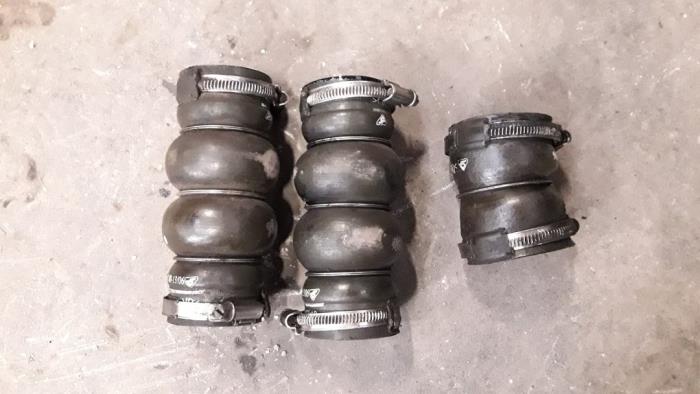 Gebrauchte Intercooler Schlauch Peugeot 307 SW (3H) 1.6 HDi 16V Preis auf Anfrage angeboten von Autodemontage Joko B.V.
