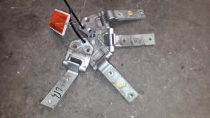 Used Set of hinges Volkswagen Caddy III (2KA,2KH,2CA,2CH) 2.0 SDI Price on request offered by Autodemontage Joko B.V.