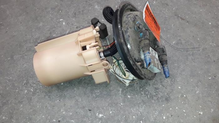 Electric fuel pump from a Opel Astra G (F08/48) 1.6 1998