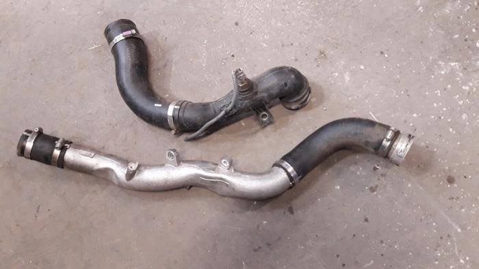 Gebrauchte Intercooler Schlauch Toyota Verso 2.0 16V D-4D-F Preis auf Anfrage angeboten von Autodemontage Joko B.V.