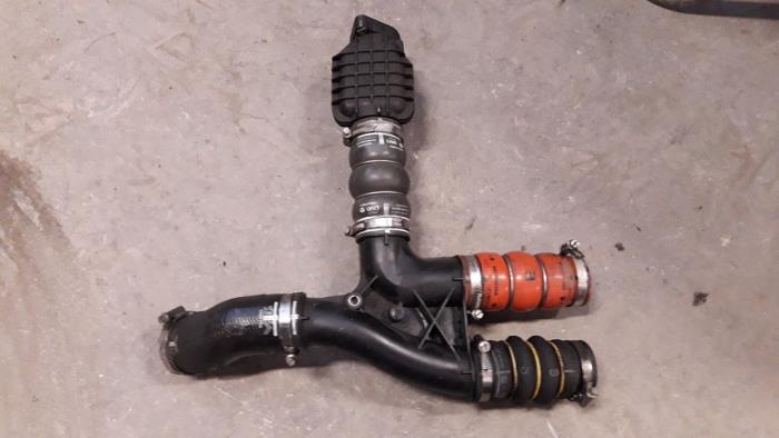 Gebrauchte Intercooler Schlauch Citroen DS3 (SA) 1.6 e-HDi Preis auf Anfrage angeboten von Autodemontage Joko B.V.