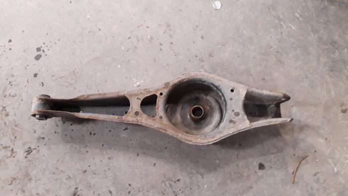 Rear lower wishbone, left from a Volkswagen Golf Plus (5M1/1KP) 1.6 FSI 16V 2007
