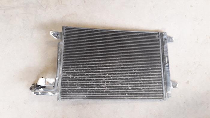 Usagé Condenseur de climatisation Volkswagen Golf Plus (5M1/1KP) 1.6 FSI 16V Prix sur demande proposé par Autodemontage Joko B.V.