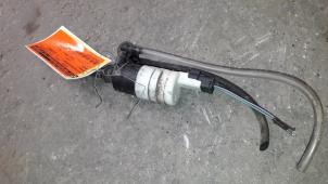 Used Windscreen washer pump Renault Kangoo Express (FC) 1.5 dCi 60 Price on request offered by Autodemontage Joko B.V.