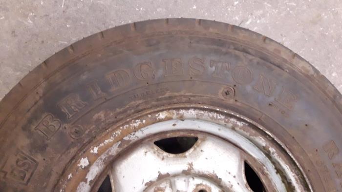 Używane Opona Cena na żądanie oferowane przez Autodemontage Joko B.V.