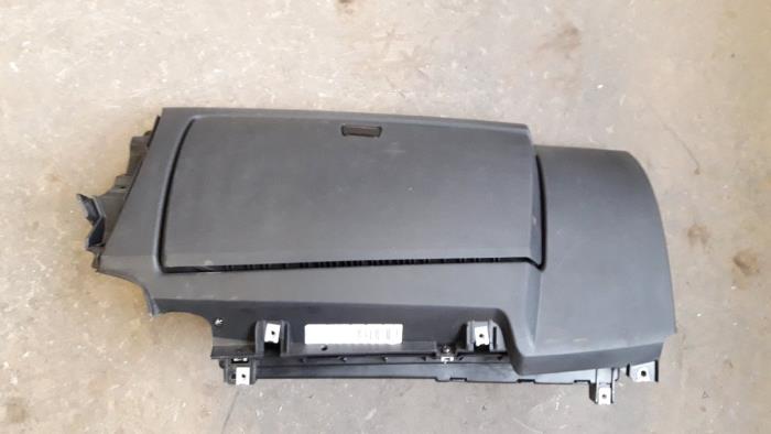 Begagnade Handskfack BMW 1 serie (E87/87N) 116i 1.6 16V Pris på förfrågan erbjuds av Autodemontage Joko B.V.