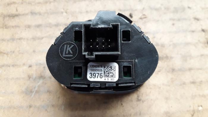 Panic lighting switch from a Opel Corsa E 1.2 16V 2016