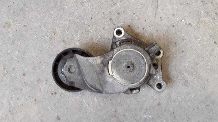 Usados Rodillo tensor correa múltiple Ford Fiesta 6 (JA8) 1.6 TDCi 16V 95 Precio de solicitud ofrecido por Autodemontage Joko B.V.