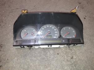 Used Instrument panel Volvo V70 (GW/LW/LZ) 2.5 TDI Price on request offered by Autodemontage Joko B.V.