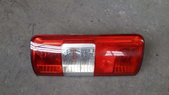 Feu arrière droit d'un Ford Transit Connect 1.8 TDCi 90 2006