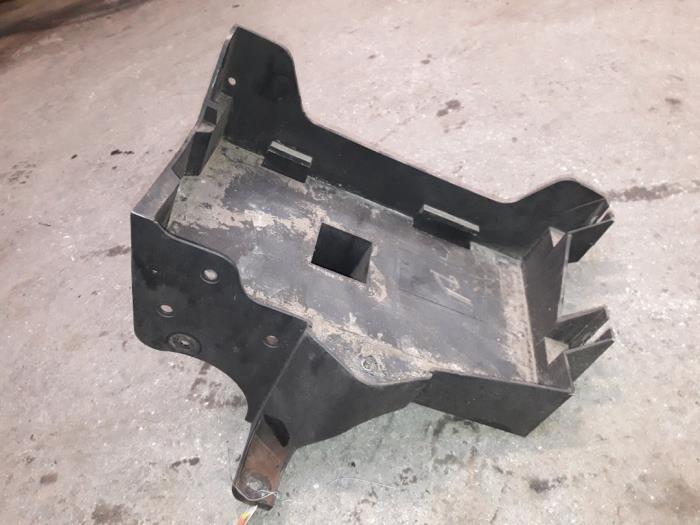 Begagnade Batterilåda Landrover Freelander Hard Top 2.0 td4 16V Pris på förfrågan erbjuds av Autodemontage Joko B.V.