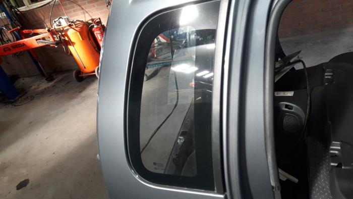 Extra window 4-door, right from a Suzuki Wagon-R+ (RB) 1.0 12V 2007