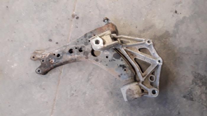 Front lower wishbone, left from a Volkswagen Polo IV (9N1/2/3) 1.2 12V 2006