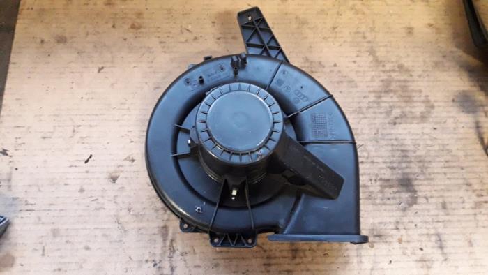 Heating and ventilation fan motor from a Volkswagen Polo IV (9N1/2/3) 1.2 12V 2006