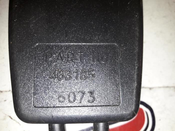 Rear seatbelt buckle, left from a Volvo 4-Serie 1995