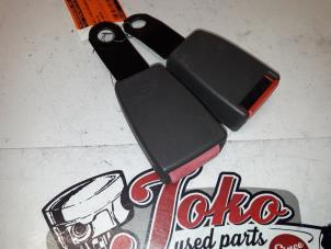 Used Rear seatbelt, centre Volvo 4-Serie Price on request offered by Autodemontage Joko B.V.