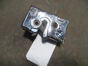 Used Rear door mechanism 4-door, right Audi 80 (B4) 2.0 E Price on request offered by Autodemontage Joko B.V.