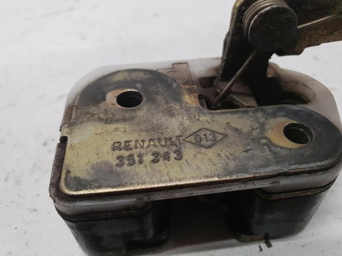 Schiebetür Schließmechanik rechts van een Opel Movano (4A1; 4A2; 4B2; 4B3; 4C2; 4C3) 2.5 DTI 2003