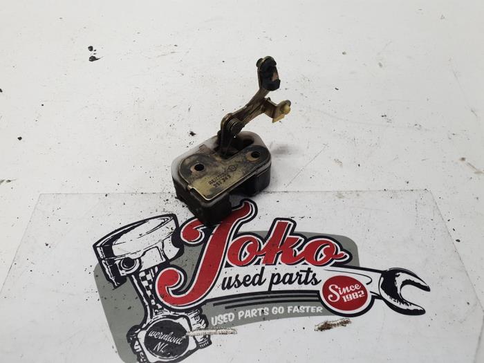 Schiebetür Schließmechanik rechts van een Opel Movano (4A1; 4A2; 4B2; 4B3; 4C2; 4C3) 2.5 DTI 2003