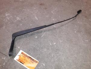 Used Front wiper arm Seat Leon (1M1) 1.9 TDI 110 Price on request offered by Autodemontage Joko B.V.
