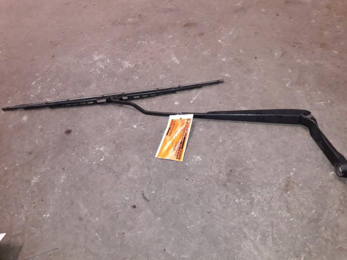 Front wiper arm from a Seat Leon (1M1) 1.9 TDI 110 2001