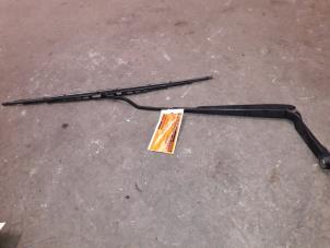 Used Front wiper arm Seat Leon (1M1) 1.9 TDI 110 Price on request offered by Autodemontage Joko B.V.