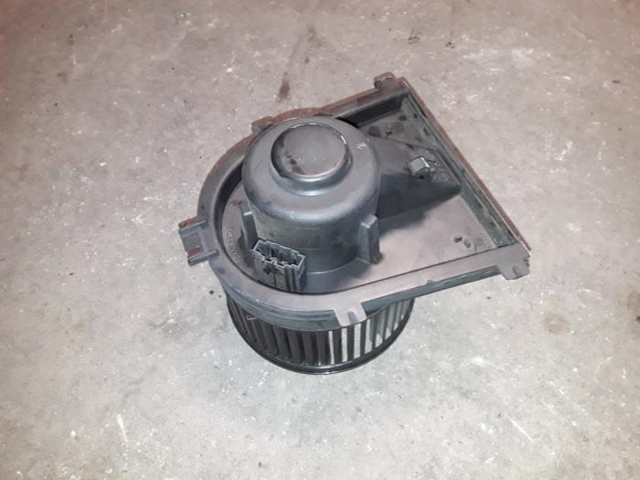 Heating and ventilation fan motor from a Seat Leon 2001