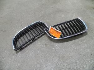 Used Grille BMW 3 serie Touring (E91) 318d 16V Price on request offered by Autodemontage Joko B.V.
