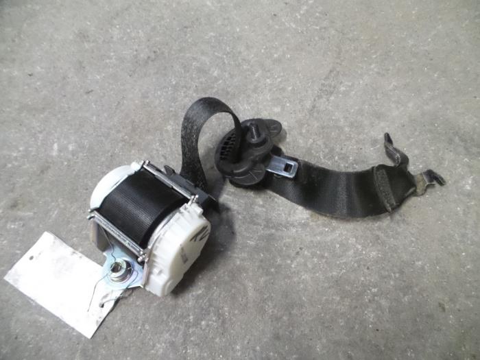 Front seatbelt, right from a BMW 3 serie Touring (E91) 318d 16V 2007