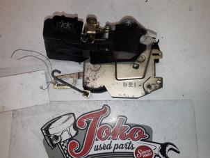 Used Front door lock mechanism 4-door, right BMW 3 serie (E36/4) 316i Price on request offered by Autodemontage Joko B.V.