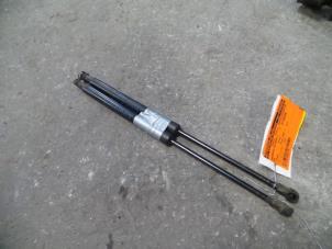 Used Bonnet gas strut, left BMW 3 serie Touring (E91) 318d 16V Price on request offered by Autodemontage Joko B.V.