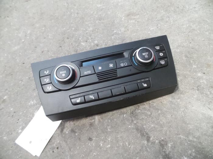 Heater control panel from a BMW 3 serie Touring (E91) 318d 16V 2007