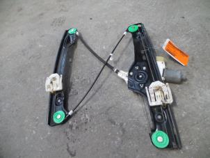 Used Window mechanism 4-door, front right BMW 3 serie Touring (E91) 318d 16V Price on request offered by Autodemontage Joko B.V.