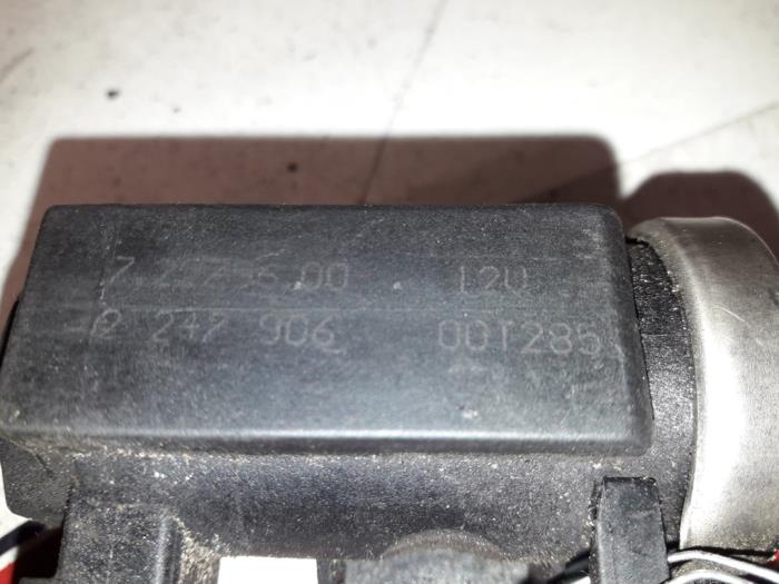 Vacuum relay from a BMW 3-Serie 2001