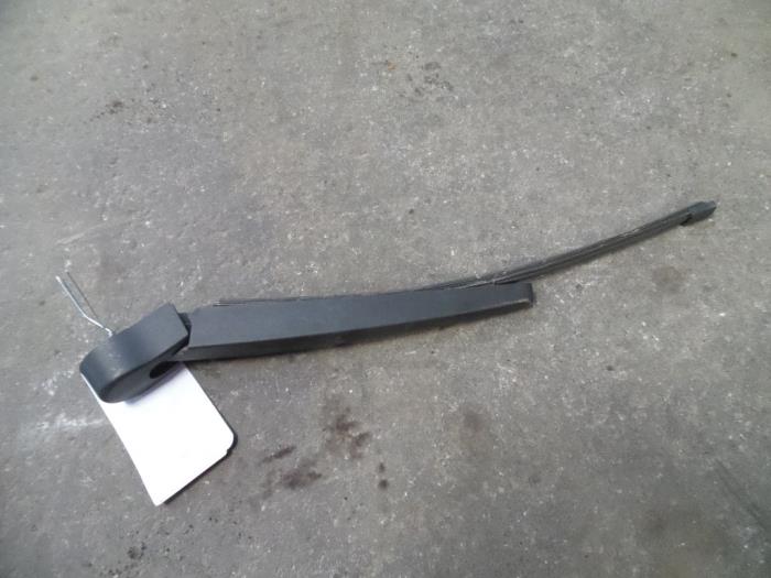 Rear wiper arm from a BMW 3 serie Touring (E91) 318d 16V 2007
