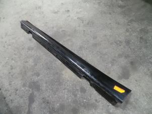 Used Side skirt, left BMW 3 serie Touring (E91) 318d 16V Price on request offered by Autodemontage Joko B.V.