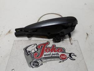 Used Rear door handle 4-door, left BMW 3 serie (E90) 320i 16V Price on request offered by Autodemontage Joko B.V.