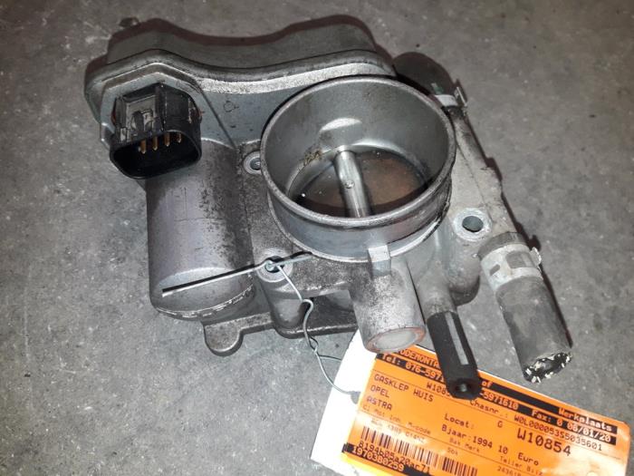Gebrauchte Drosselklappengehäuse Opel Astra F (53/54/58/59) 1.4i GL/GLS Preis auf Anfrage angeboten von Autodemontage Joko B.V.