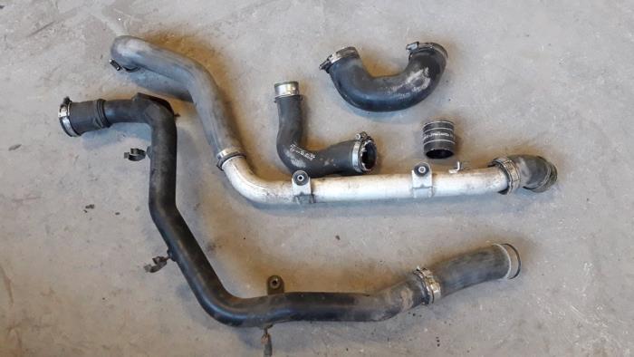Gebrauchte Intercooler Schlauch Audi Q7 (4LB) 3.0 TDI V6 24V Preis auf Anfrage angeboten von Autodemontage Joko B.V.